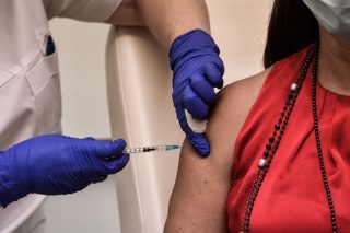 ΠΣΕΥ: Σωτήριος ο εμβολιασμός διά πάσαν νόσον και πάσαν ηλικία